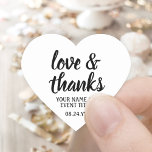 Adesivo Coração Script Elegante Simples Preto e Branco<br><div class="desc">Adicione um toque personalizado a favoritos para festas, decorações e notas de agradecimento com autocolantes personalizados "amor e obrigados" em forma de coração. Toda a redação neste modelo é simples de personalizar para selagens de envelopes ou etiquetas de presentes. O design preto e branco apresenta a caligrafia moderna do roteiro...</div>