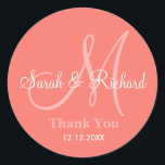 Adesivo Coral Obrigado Monograma Vestido<br><div class="desc">Vinhetas iniciais com noiva e nome noivo, data de casamento e obrigado mensagem para expressar sua gratidão no dia do seu casamento ou em qualquer ocasião especial. Este adesivo de casamento monograma está na cor Coral. Mais cores estão disponíveis para sua escolha. Você também pode personalizar a cor e a...</div>