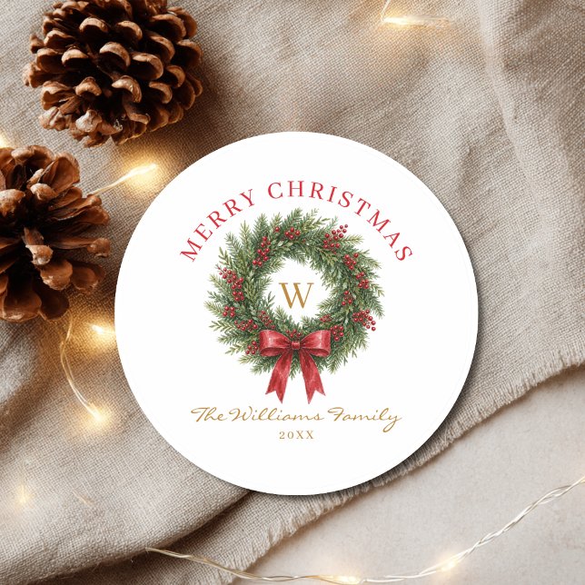 Adesivo Coroa de Natal com Laço Vermelho Monograma (Monogram Christmas Wreath Red Bow Classic Round Sticker)