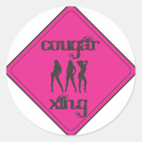 Cougar Rosa Cruzando 3 Mulheres