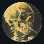 Adesivo Crânio com cigarro queimado por Vincent van Gogh<br><div class="desc">Crânio com Cigarro queimado por Vincent van Gogh é um apos impressionismo de arte de vintage que ainda pinta a vida. Um retrato do esqueleto humano fumando. Imagem do excelente a utilizar em produtos anti-tabagismo. Fumar matares 1.000 a cada ano, ajudar alguém a parar de fumar hoje. Imagem de excelente...</div>
