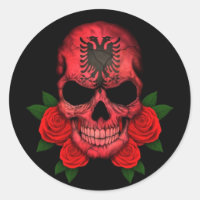 Crânio de Bandeira Albanês com Rosas vermelhas