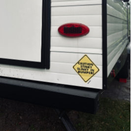 Adesivo Cuidado, Slinky Fedorento em Pára-choque!