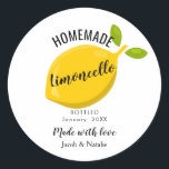Adesivo custom homemade limoncello wedding favor<br><div class="desc">Add a burst of Italian sunshine to your special day with these custom homemade limoncello wedding favor labels. Perfect for small liquor bottles, mini mason jars, or DIY drink favours, these personalized lemon-themed stickers make your handcrafted limoncello look beautifully professional. Customize with your names, wedding date, location, or a cute...</div>