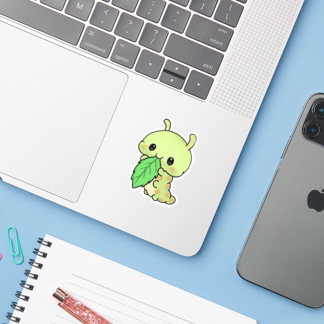 Adesivo Cute Caterpillar Eating Leaf Sticker (Notebook com iPhone)