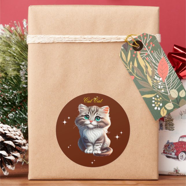 Adesivo Cute Fluffy Gray Tabby Kitten with Big Blue Eyes (Feriado)