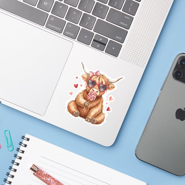 Adesivo Cute Highland Cow Valenti Custom-Cut Vinyl Sticker (Notebook com iPhone)