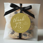 Adesivo Cute Little Heart Wedding Gifts Thank You<br><div class="desc">Modern Wedding Minimal Thank You Gifts Classic favor Round Sticker,  in creative classy script,  cute little heart,  with bride and groom name and wedding date,  yellow gold theme.</div>