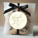 Adesivo Cute Little Heart Wedding Gifts Thank You<br><div class="desc">Modern Wedding Minimal Thank You Gifts Classic favor Round Sticker,  in creative classy script,  cute little heart,  with bride and groom name and wedding date,  yellow gold theme.</div>