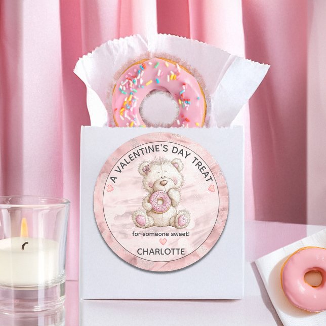 Adesivo Cute Teddy Bear | Donut Sweet Treat Valentines (Cute Teddy Bear with Donut "A Valentine's Day Treat for Someone Sweet!" Classic Round Sticker)