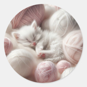 Adesivo Cute White Kitten Napup em Fios