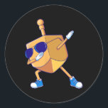 Adesivo Dabbing Dreidel Hanukkah dançando Chanukah Kids Gi<br><div class="desc">Dabbing Dreidel Hanukkah dançando Chanukah Crianças Meninas</div>