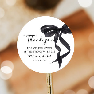 Adesivo de aniversário de laço preto elegante Coqu