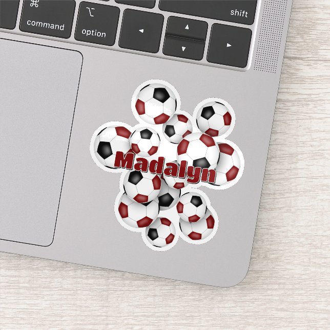 adesivo de bolas de futebol pretas grená com nome  (Detalhe)