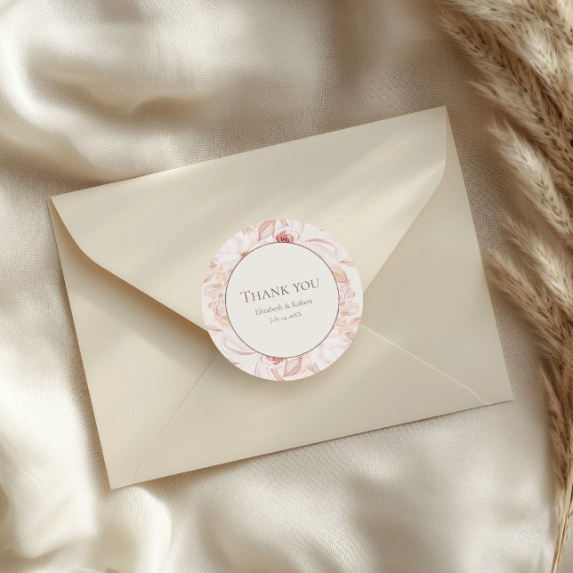 Adesivo de Favor de Casamento Floral Blush (Boho Beige and Pink Floral Wedding Thank You Classic Round Sticker on an elegant wedding envelope.)