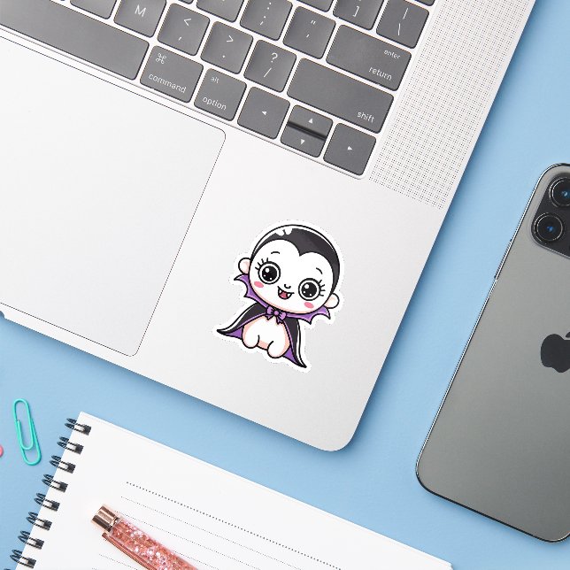 Adesivo de Halloween de Bebê Vampiro Kawaii (Notebook com iPhone)