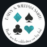 Adesivo de texto personalizado com tema de Las Veg<br><div class="desc">O brilho azul falso e os naipes de cartas pretas são circulados por texto personalizável,  tornando estes adesivos redondos perfeitos para todos os tipos de projetos e ocasiões. Use-os para etiquetar lembranças para convidados de casamento,  para fechar envelopes e muito mais.</div>