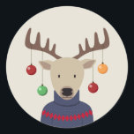 Adesivo Deer Christmas<br><div class="desc">Deer Christmas foi projetado por Ness Nordberg. Deixem este veado bonitinho com decorações de Natal te ajudar a trazer algum capricho e beleza para o seu Natal. Todas as trabalhos de arte © Ness Nordberg. Todos os direitos reservados no mundo. A reprodução ou distribuição não autorizadas de uma obra protegida...</div>