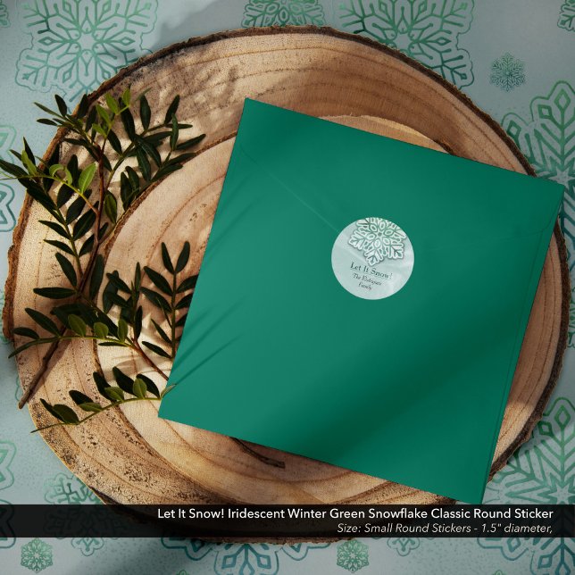 Adesivo Deixe-O Neve! Floco de neve verde de inverno iride (Let It Snow! Iridescent Winter Green Snowflake Classic Round Sticker)