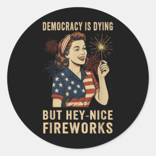 Adesivo Democracia Está Morrendo Mas Ei Fogos de Artifício