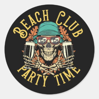 Adesivo design com ilustração do crânio feliz e da cerveja