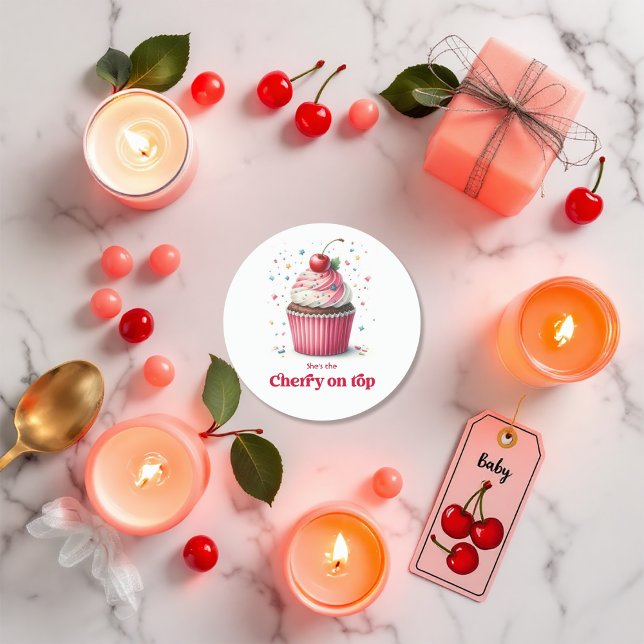 Adesivo Design de Cupcake Fofo com Cereja no Topo Chá de B (Cute Cupcake Design Cherry On Top Baby Shower Classic Round Sticker)