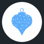 Adesivo Design de Natal Azul e Branco.<br><div class="desc">Um design de férias simples e agradável em azul e branco. Esta é uma na moda de uma bola de Natal com um padrão estelar.</div>