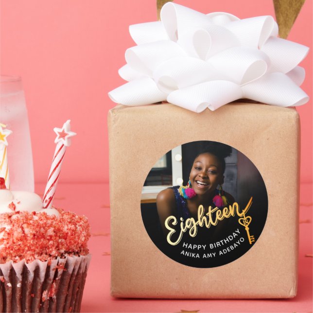 Adesivo Dezoito 18º Aniversário foto ouro preto 18 teclas (Festa)