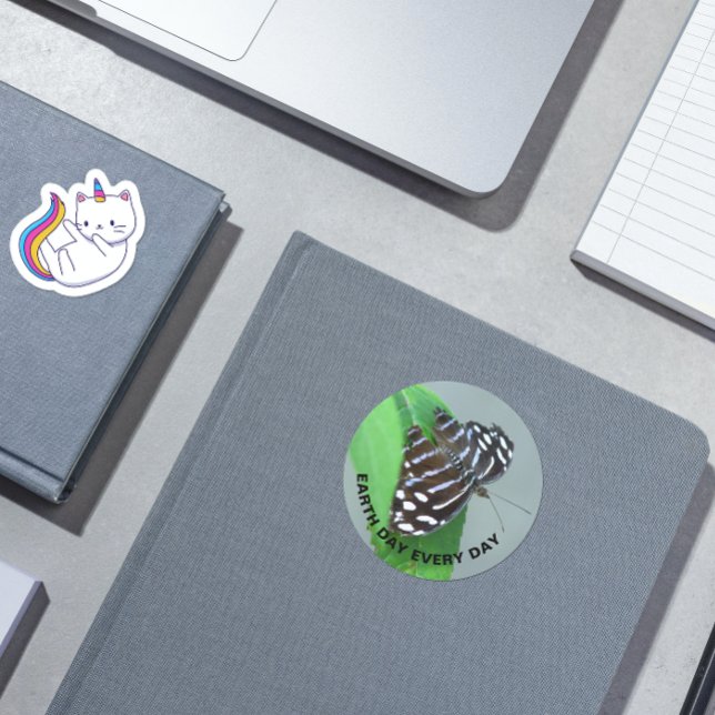 Adesivo Dia da Terra Todos os Dias Foto da Borboleta Azul  (In Situ Book)