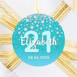 Adesivo Diamante aniversário de 21 anos azul-lacrimejante<br><div class="desc">Um adesivo elegante, glamouroso e feminino de aniversário de 21 anos. Brilhante azul, verde-lacrimejante com borrifo de diamante falso e uma moldura de ouro. Modelos para um nome, 21 anos e uma data. Data de nascimento ou data da festa/aniversário. Letras brancas e lacrimejadas. O nome é escrito com um script...</div>