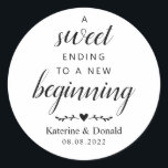 Adesivo Doce Acabar Com Um Novo Sti Clássico Inicial<br><div class="desc">Doce Acabar Com Um Novo Começo. Adicione um toque divertido de cor e estilo único aos seus favores de casamento ou chá de panela. Um saco de chás de panela é um excelente adicional ao planejamento de partidos. Essas bolsas únicas serão facilmente usadas como presente e podem servir como uma...</div>