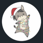 Adesivo Donkey Christmas Donkeys Animais de inverno<br><div class="desc">O burro para o Natal com luzes de fada. Animais engraçados com presentes e neve até as férias. Também é engraçado para o Natal em julho. Os burros são animais doces e perfeitos para o Natal.</div>