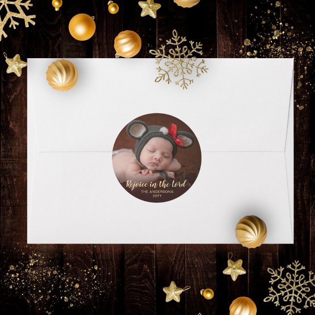 Adesivo Dourado Natal religioso Natal (This rustic religious Christmas card sticker has a warm, gold and brown color palette.)