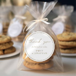 Adesivo Dourado texto de champanhe Casamento Obrigado<br><div class="desc">Dourado Texto de Champagne Casamento Obrigado. Um design tipográfico moderno para seus favores de casamento,  com tipografia de na moda set para Obrigado. Personalize facilmente o resto do texto.</div>