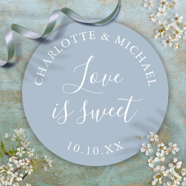 Adesivo Dusty Blue Love É Um Bonito Favor De Casamento (Dusty Blue Love Is Sweet Wedding Favor Classic Round Sticker)