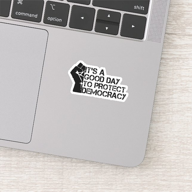 Adesivo É Um Bom Dia Para Proteger a Democracia (Detalhe)
