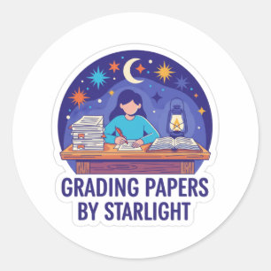 Adesivo Educador Corrigindo Trabalhos à Luz das Estrelas