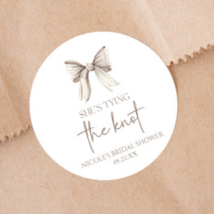 Adesivo Ela Está Fazendo o Nó Laço Branco Chuveiro de Noiv