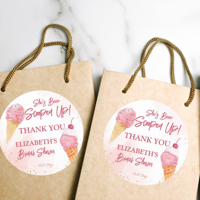 Adesivo Ela foi apanhada com um chá de panela de sorvete r (Bridal shower thank you stickers she's been scooped up ice cream bridal shower favor gift tags)