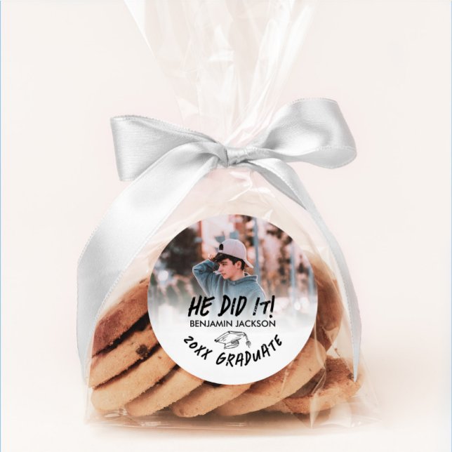 Adesivo Ele Fez A Graduação De Fotos (Criador carregado)