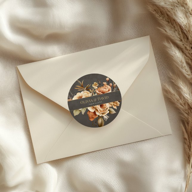 Adesivo Elegant Taupe Floral Wedding Round Sticker (Elegant Taupe Floral Wedding Round Sticker on an elegant wedding envelope)