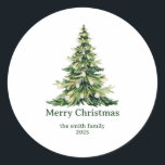Adesivo Elegante Aquarela Merry Christmas Tree Non-Photo<br><div class="desc">Um adesivo elegante, não fotográfico, redondo, com uma aquarela festiva, árvore de Natal enfeitada com ornamentos de vidro. Personalize o cartão adicionando uma saudação personalizada, seu nome de família e o ano. O cartão de feriado da árvore de Natal reverte para sua mensagem exibida em letras negras e um fundo...</div>