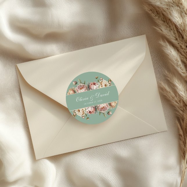 Adesivo Elegante Blush Dusty Rosa Pêonias Pastel Sage (Elegant Blush Dusty Rose Peonies Pastel Sage Classic Round Sticker on a small envelope.)