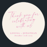 Adesivo Elegante Ecru Pink Trendy Script Personalizado Obr<br><div class="desc">Elegante Ecru Hot Pink Trendy Script Personalizado Graças A Você O Clássico Round Sticker</div>