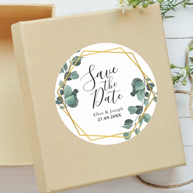 Adesivo Elegante Eucalipto Arejado para Casamento Salve a  (Elegant eucalyptus wedding sticker adds airy botanical charm to save the date cards.)