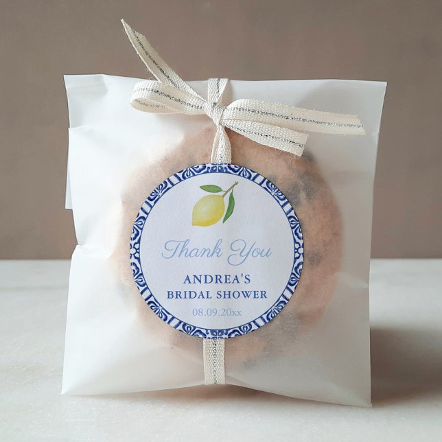 Adesivo Elegante Favor de Chuveirinho de Noiva Azul com Es (Chic Lemon Blue And White Mediterranean Tiles Bridal Shower Thank You Favor Sticker)
