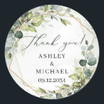 Adesivo Elegante folhagem de aguarela dourada para casamen<br><div class="desc">Design impressionante para adesivo de casamento - Folhas de eucalipto em aguarela misturadas com folhas verdes pastéis macias tecidas em moldura geométrica dourada falsa e combinadas com fonte de caligrafia moderna torna este design tão impressionante. Para realçar o sentimento boêmio, este lindo buquê floral combina com a fonte de caligrafia...</div>