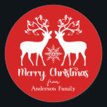 Adesivo Elegante Reindeers Merry Christmas Family Name Red<br><div class="desc">Os adesivos de presentes de Natal redondos vermelhos com uma ilustração elegante de renas e lindamente escrita com o roteiro de Feliz Natal,  bem como o nome da família personalizada.</div>