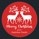 Adesivo Elegante Reindeers Merry Christmas Family Name Red<br><div class="desc">Os adesivos de presentes de Natal redondos vermelhos com uma ilustração elegante de renas e lindamente escrita com o roteiro de Feliz Natal,  bem como o nome da família personalizada.</div>