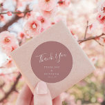 Adesivo Elegante Rosa de Dusty de Casamento Personalizado<br><div class="desc">Escrita Minimalista Elegante Clássica Arredondada Personalizada de Casamento Personalizado Clássico em Dusty Rosa</div>